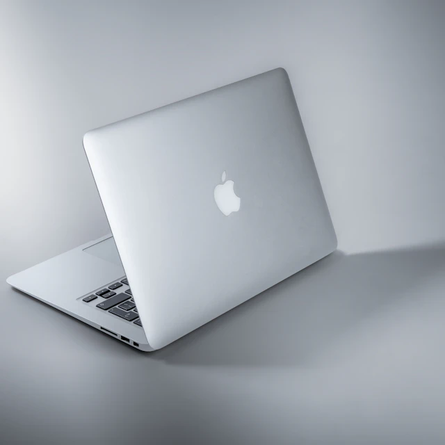 MacBook Air 13″ M1, 8GB RAM, 256GB SSD, Silver