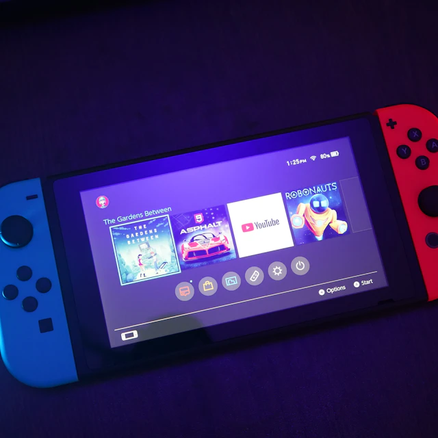Κονσόλα Switch με Neon Κόκκινο & Μπλε Joy‑Con